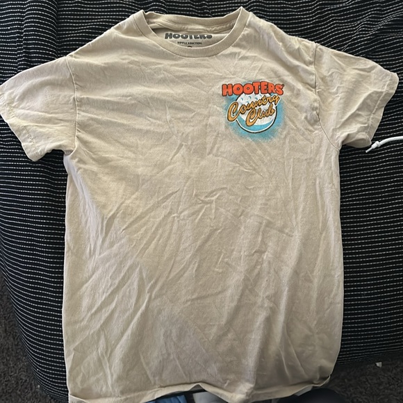 Hooters shirt from Spencer’s bought brand new selling 25 bought 35 - Picture 2 of 2